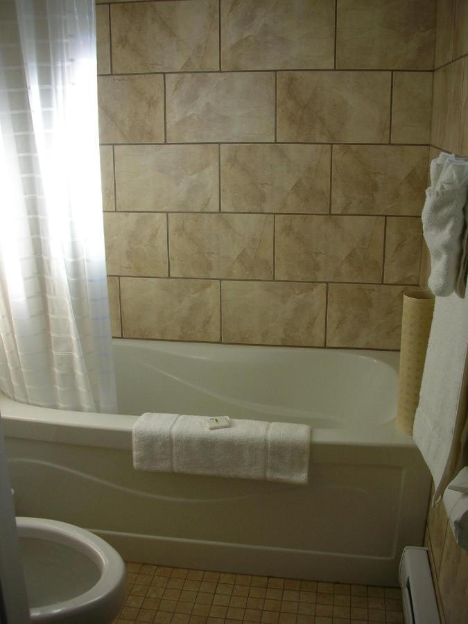 Adams Motel Су-Сент-Мари Экстерьер фото