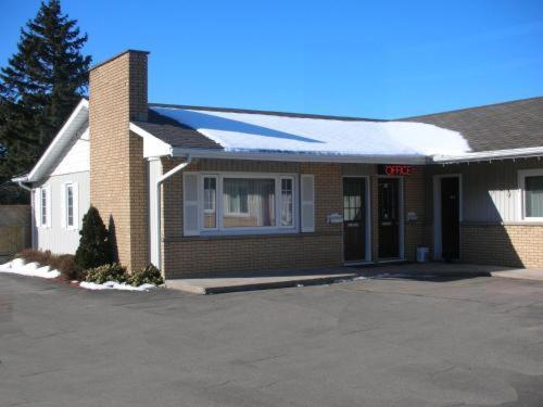 Adams Motel Су-Сент-Мари Экстерьер фото