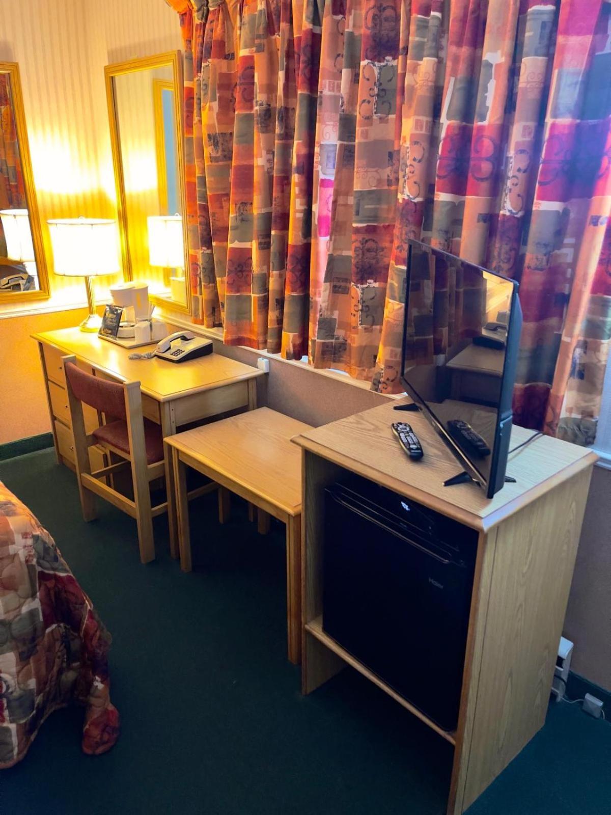 Adams Motel Су-Сент-Мари Экстерьер фото