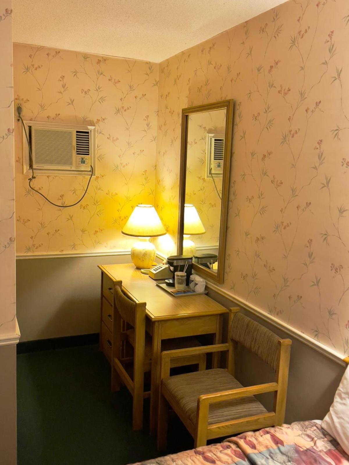 Adams Motel Су-Сент-Мари Экстерьер фото